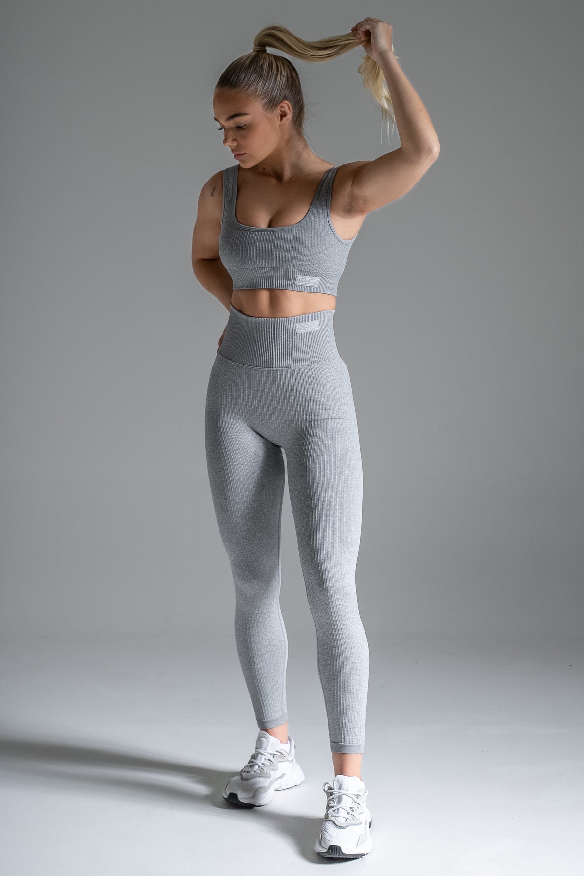 Wave seamless bra vaaleanharmaa