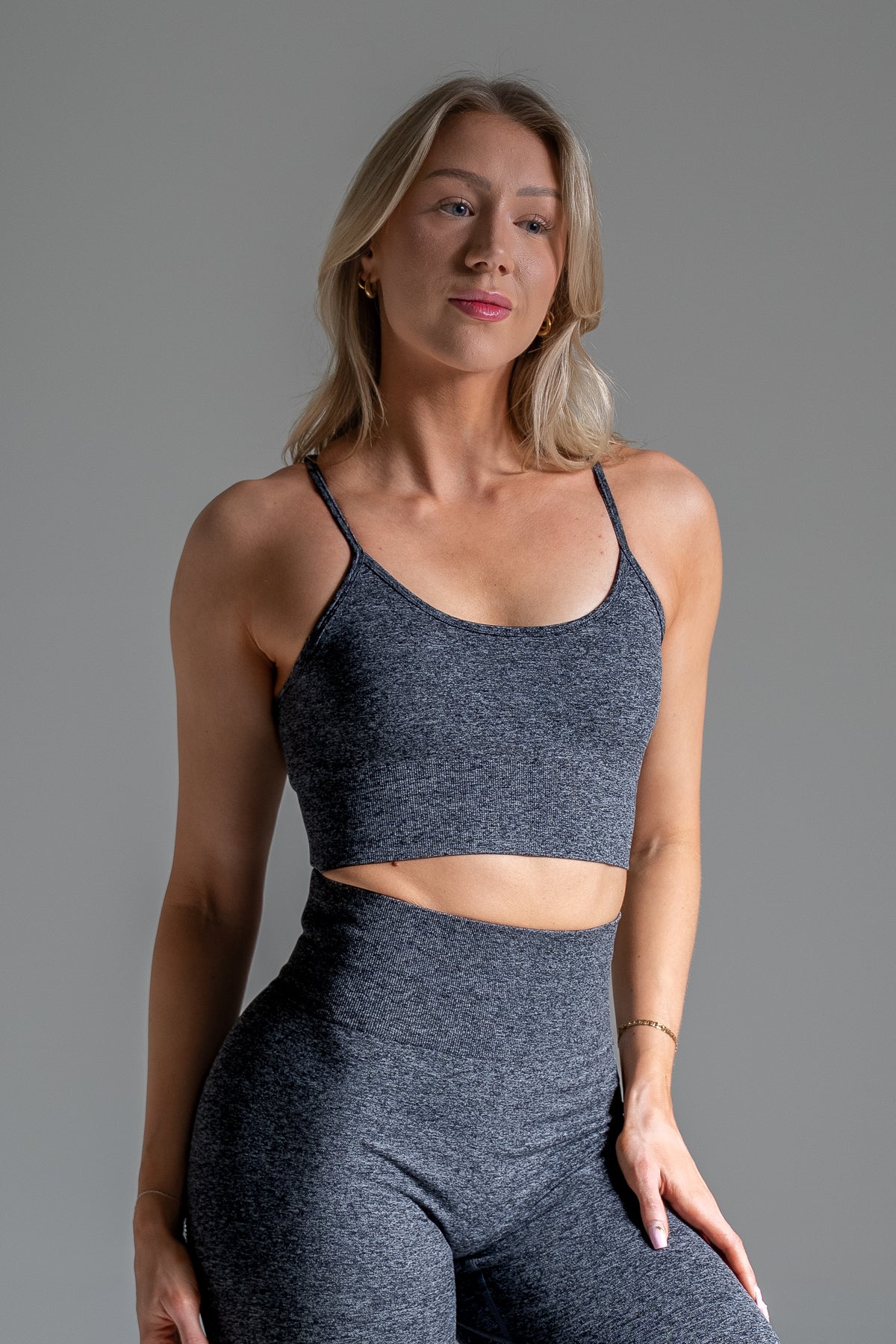 Sport seamless bra tummanharmaa